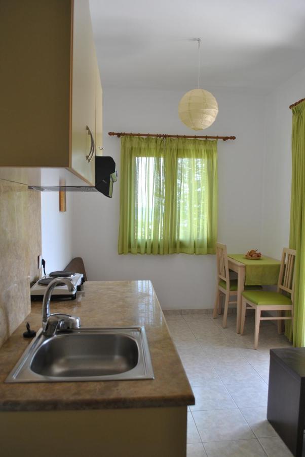 Antigoni Apartments 'Olive Room' มิลาโตส ภายนอก รูปภาพ